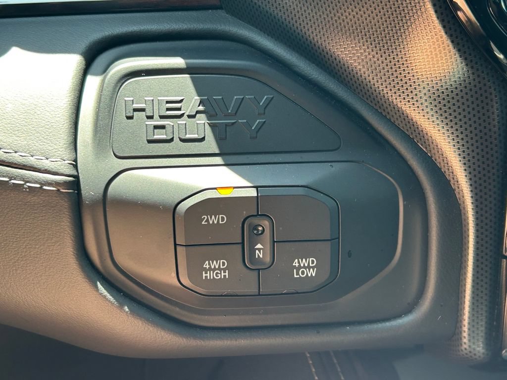 Used 2025 RAM 3500 Limited AWD/4WD image 32