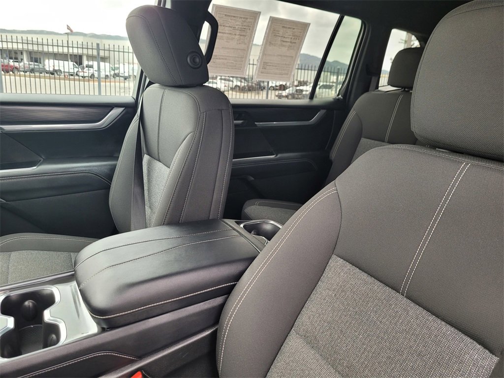 Used 2025 GMC Acadia Elevation image 16