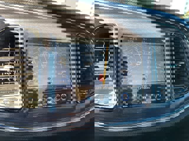 Used 2016 Dodge Challenger SRT w/ Technology Group image 11