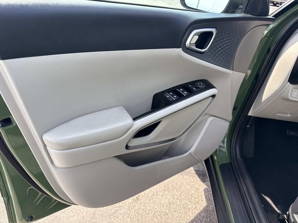 Used 2023 Kia Soul EX FWD image 17