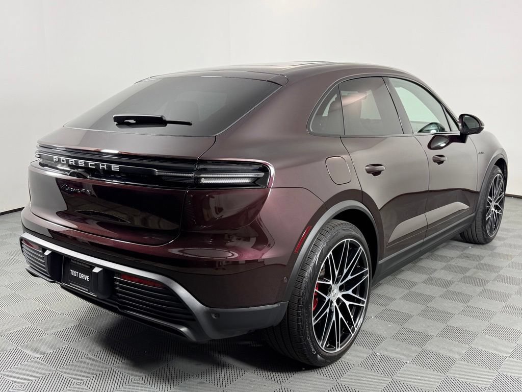 Certified 2025 Porsche Macan 4S Electric AWD/4WD image 7