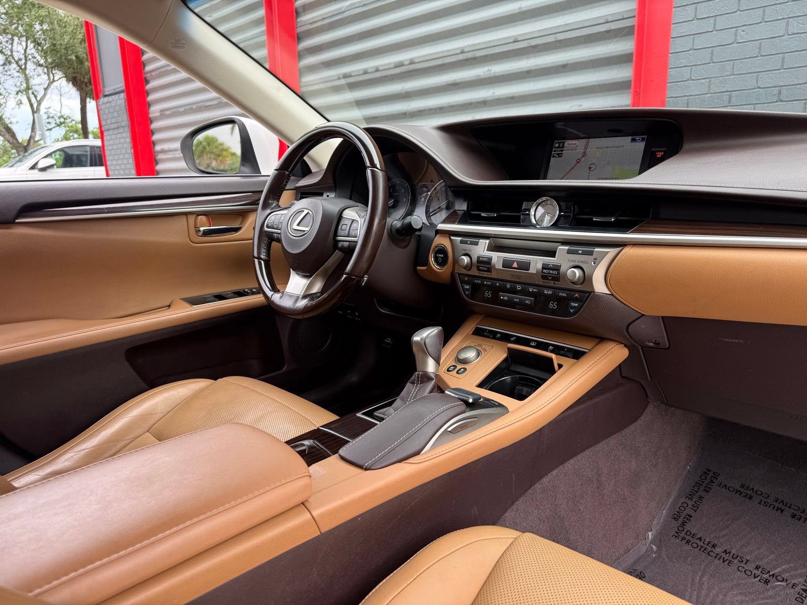 Used 2016 Lexus ES 300h w/ Ultra Luxury Package FWD image 36