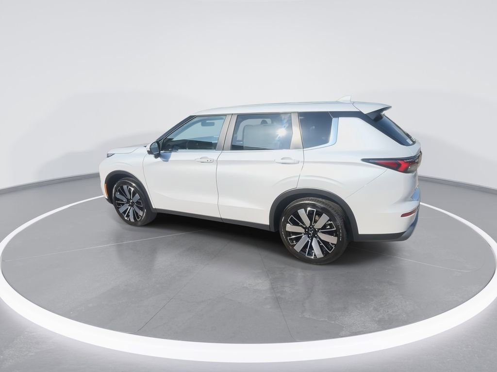 New 2025 Mitsubishi Outlander SE image 6