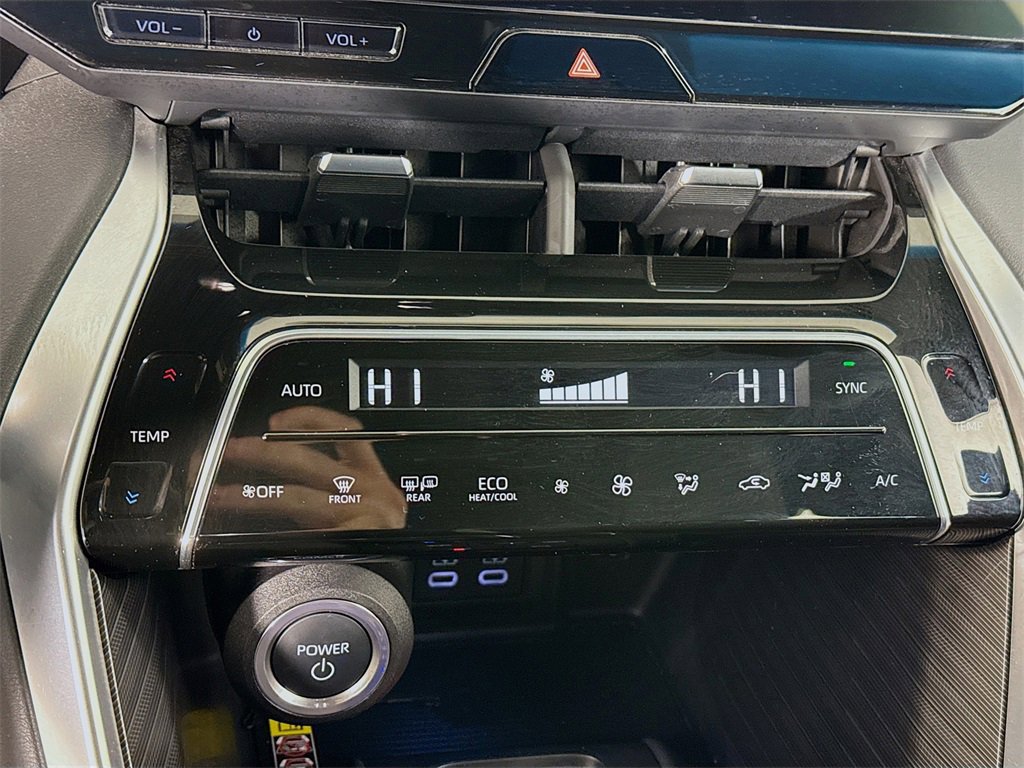 Used 2023 Toyota Venza Nightshade image 17