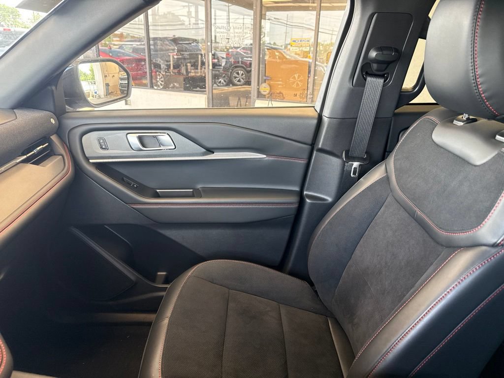 Used 2025 Ford Explorer ST AWD/4WD image 25