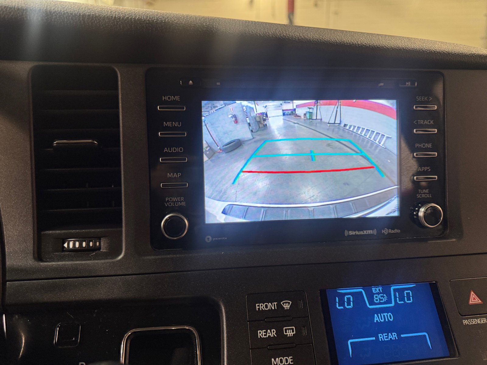 Certified 2019 Toyota Sienna LE w/ LE Preferred Package FWD image 29