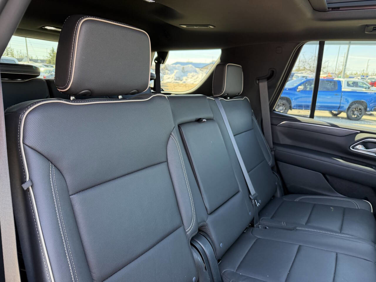 Used 2023 GMC Yukon SLT w/ SLT Luxury Package image 46