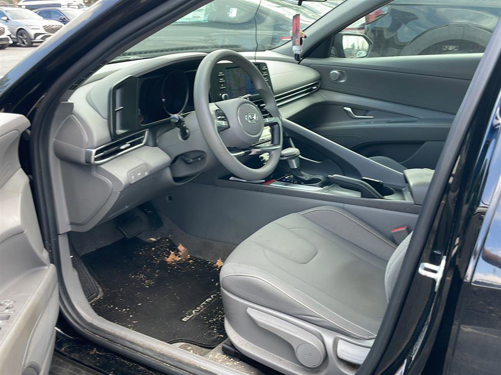 Used 2022 Hyundai Elantra SEL FWD image 12