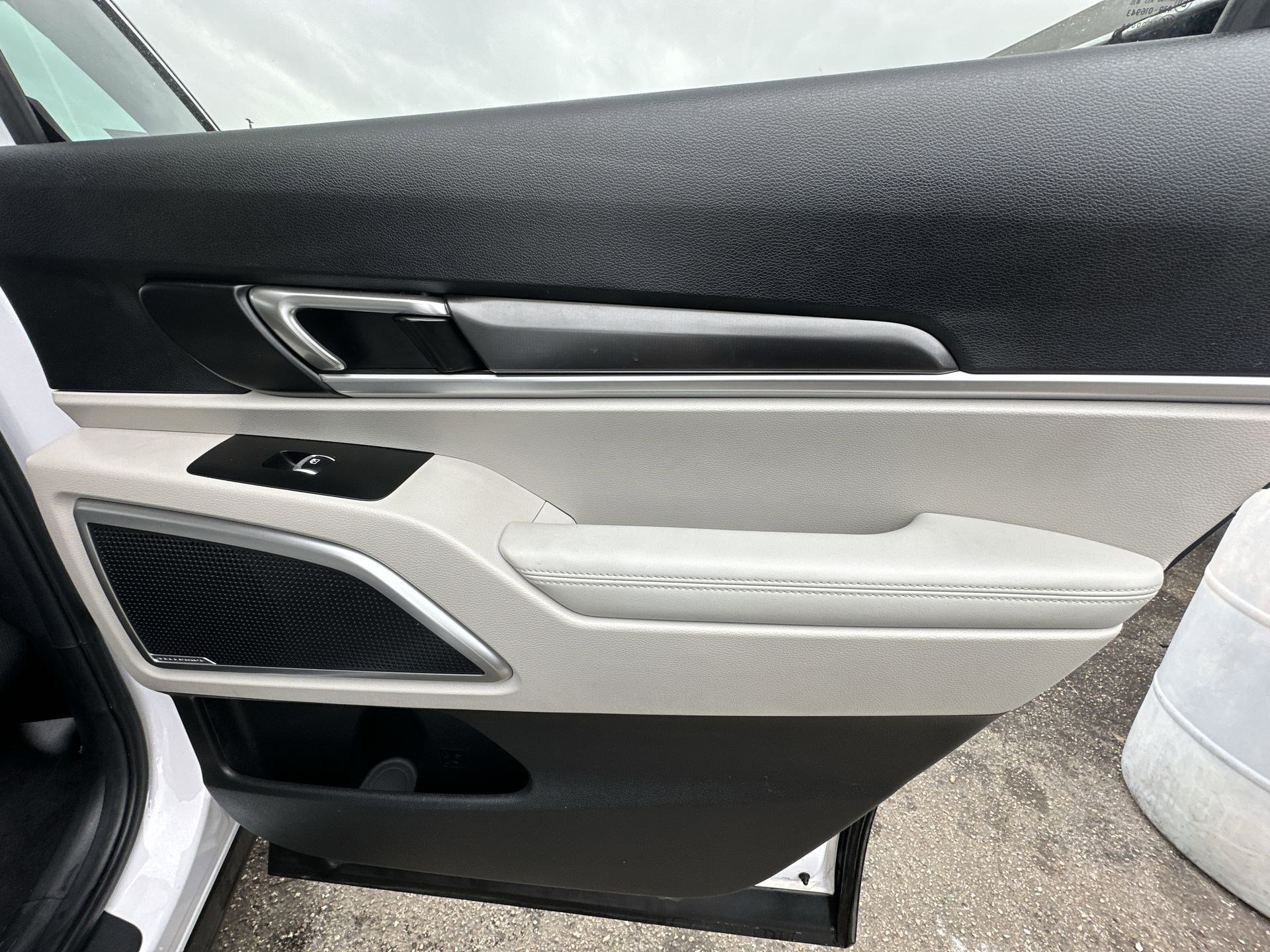 Used 2023 Kia Telluride S image 32