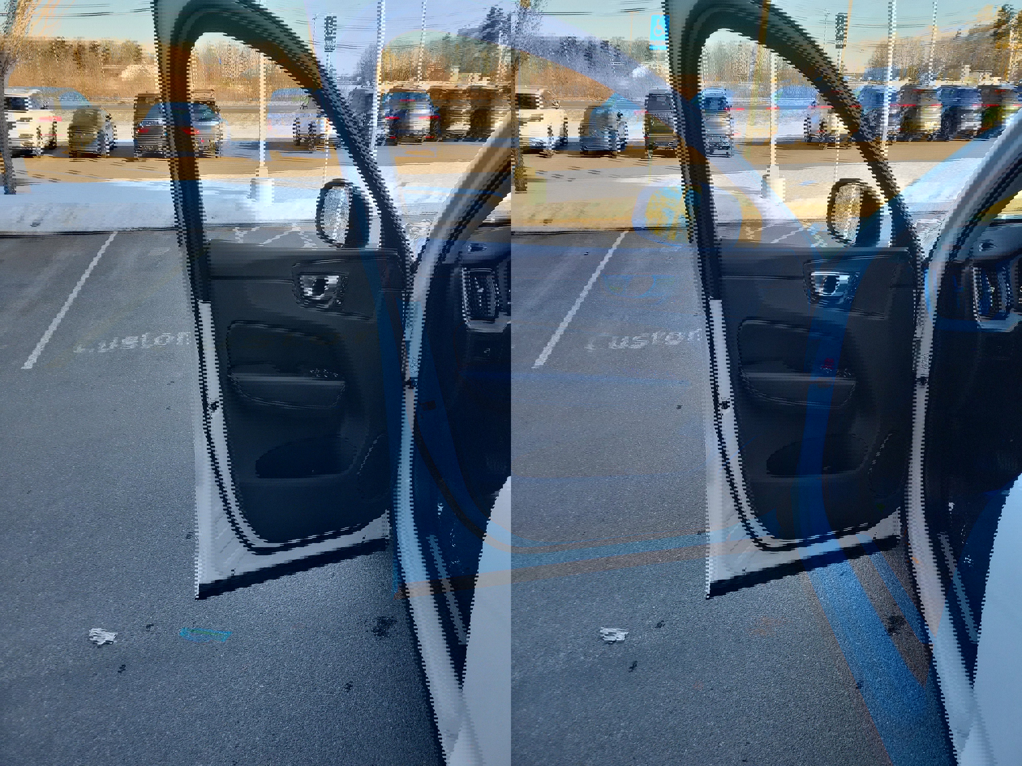 Used 2025 Volvo XC60 B5 Plus image 17