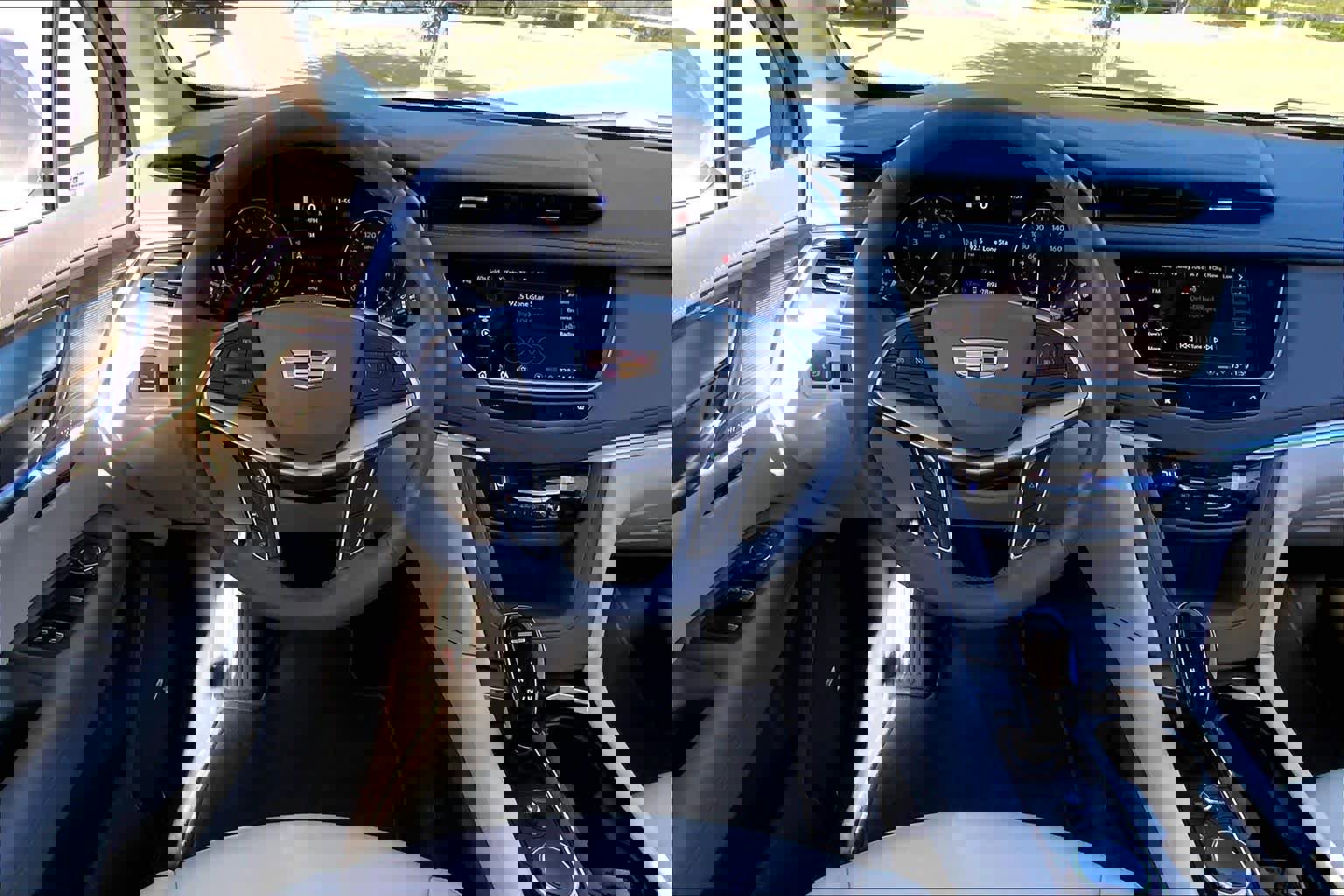 Used 2025 Cadillac XT5 Premium Luxury w/ Technology Package image 5