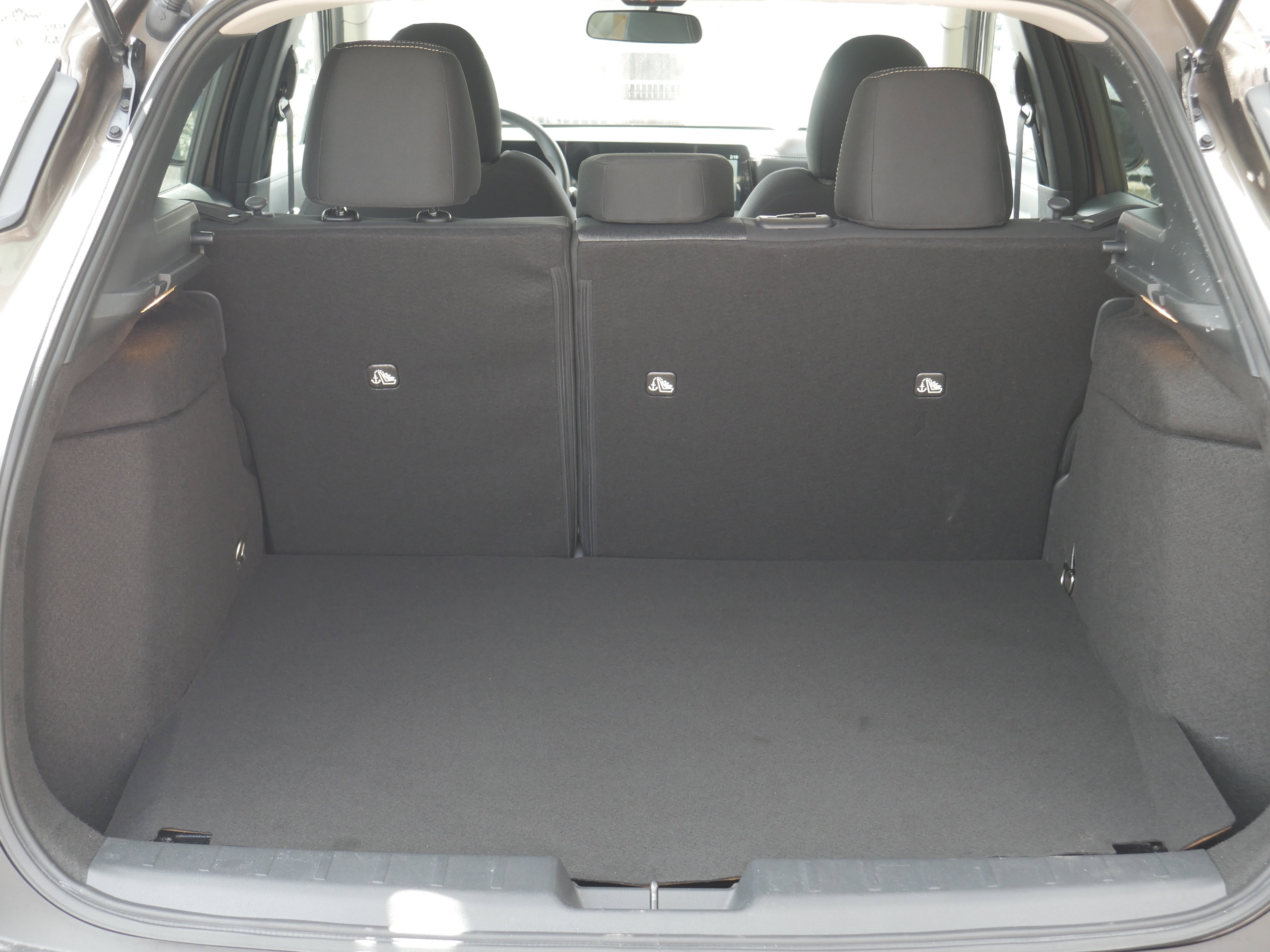 Used 2025 Nissan Kicks SV AWD/4WD image 18