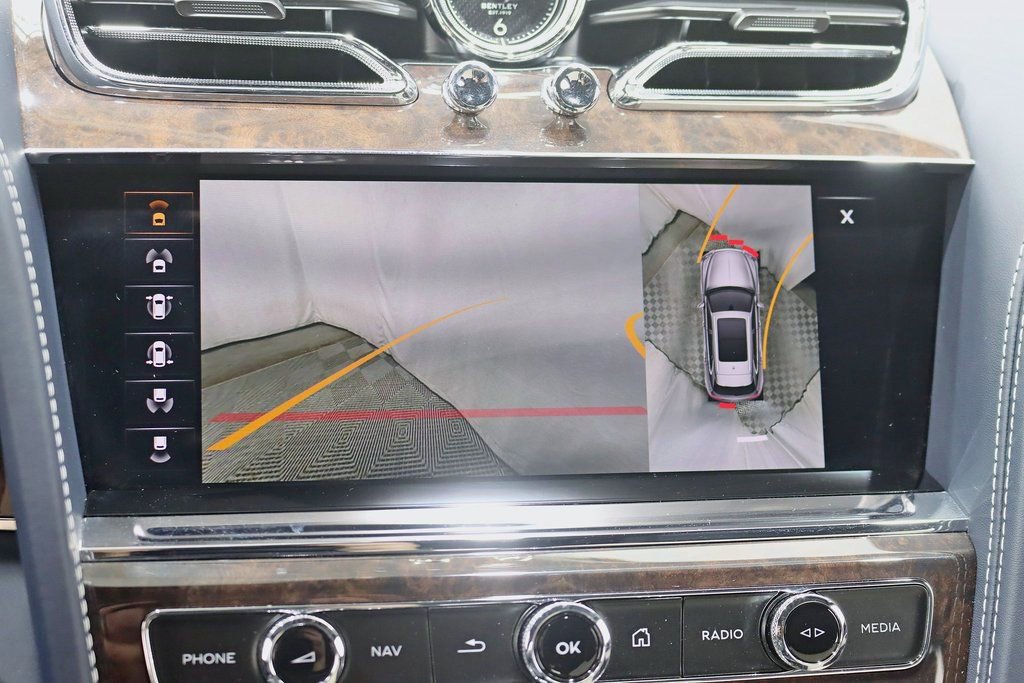 Used 2022 Bentley Bentayga image 24