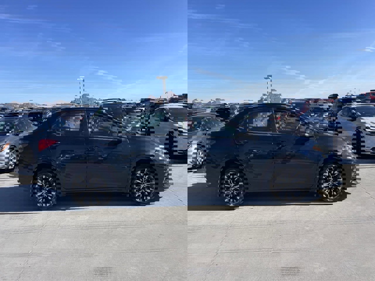 Used 2018 Toyota Corolla XSE image 3