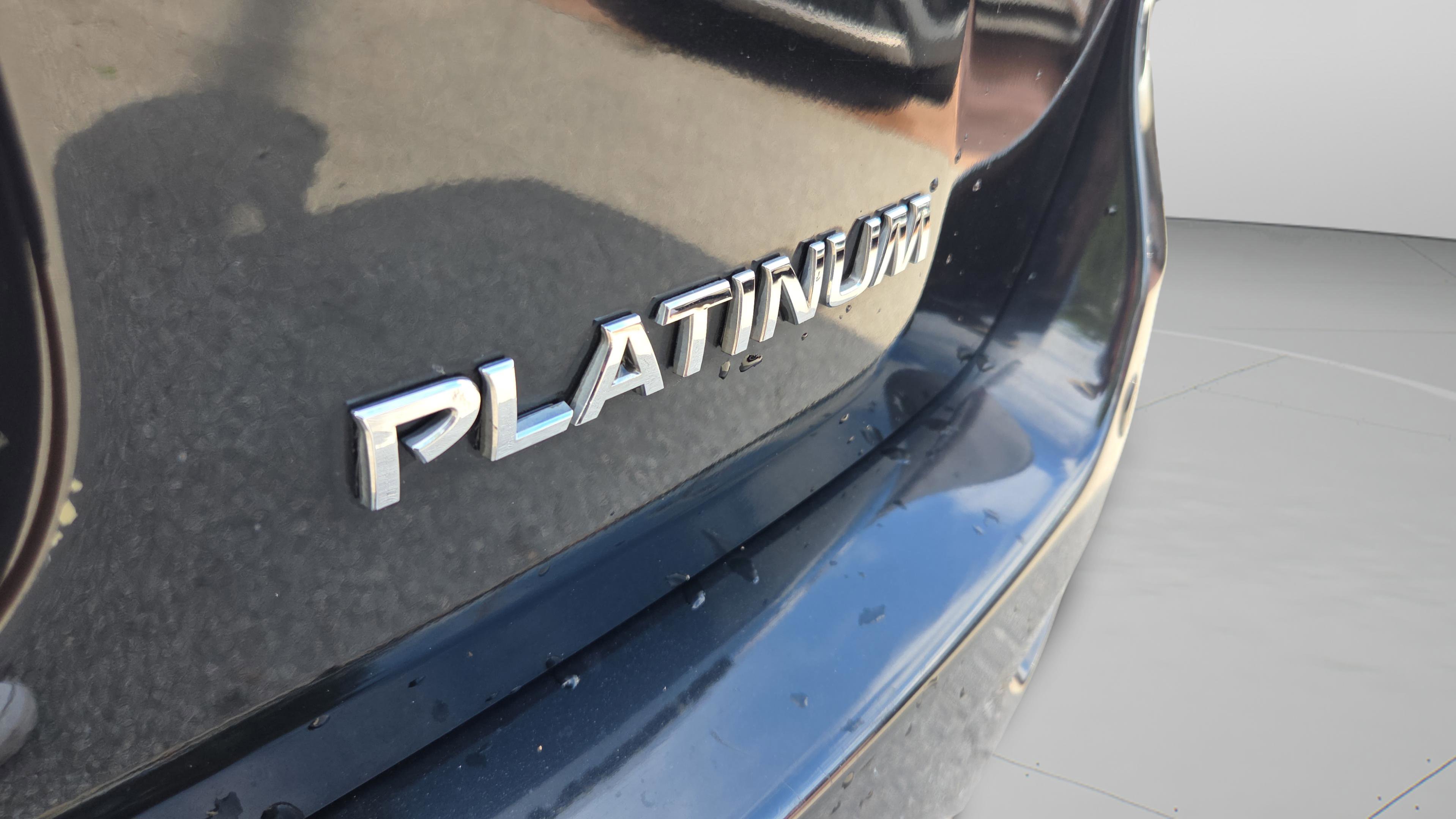 Used 2015 Nissan Pathfinder Platinum FWD image 33