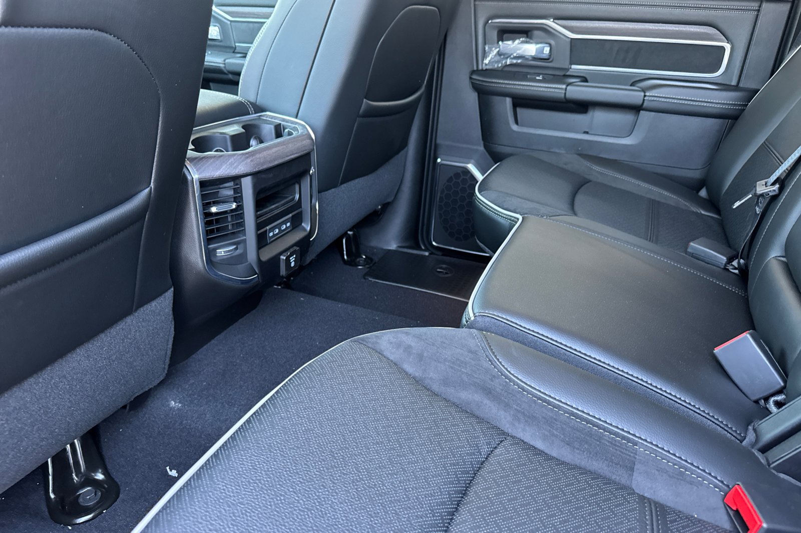 New 2026 RAM 2500 Laramie w/ Night Edition AWD/4WD image 11