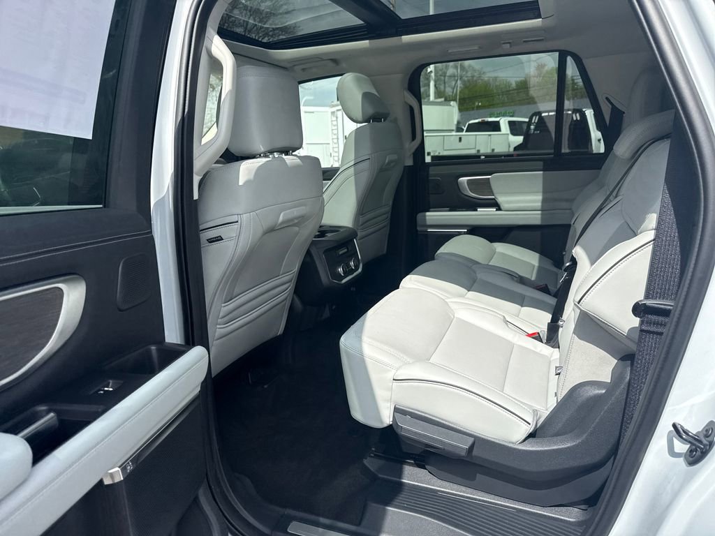 Used 2025 Ford Expedition Max Platinum w/ Platinum Ultimate Package AWD/4WD image 25