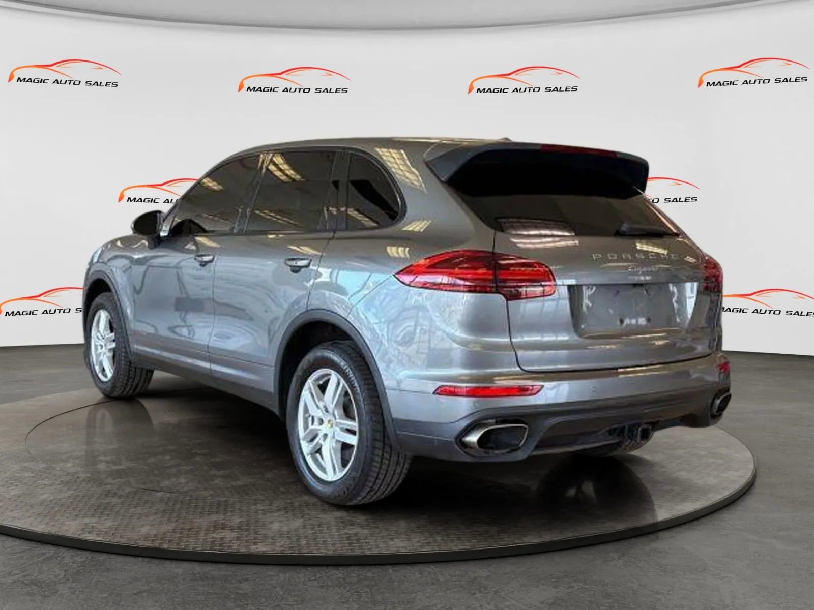 Used 2016 Porsche Cayenne w/ Premium Package Plus image 4