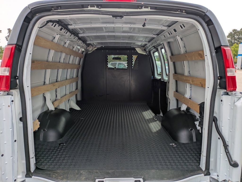 Used 2024 GMC Savana 2500 w/ Driver Convenience Package RWD image 15