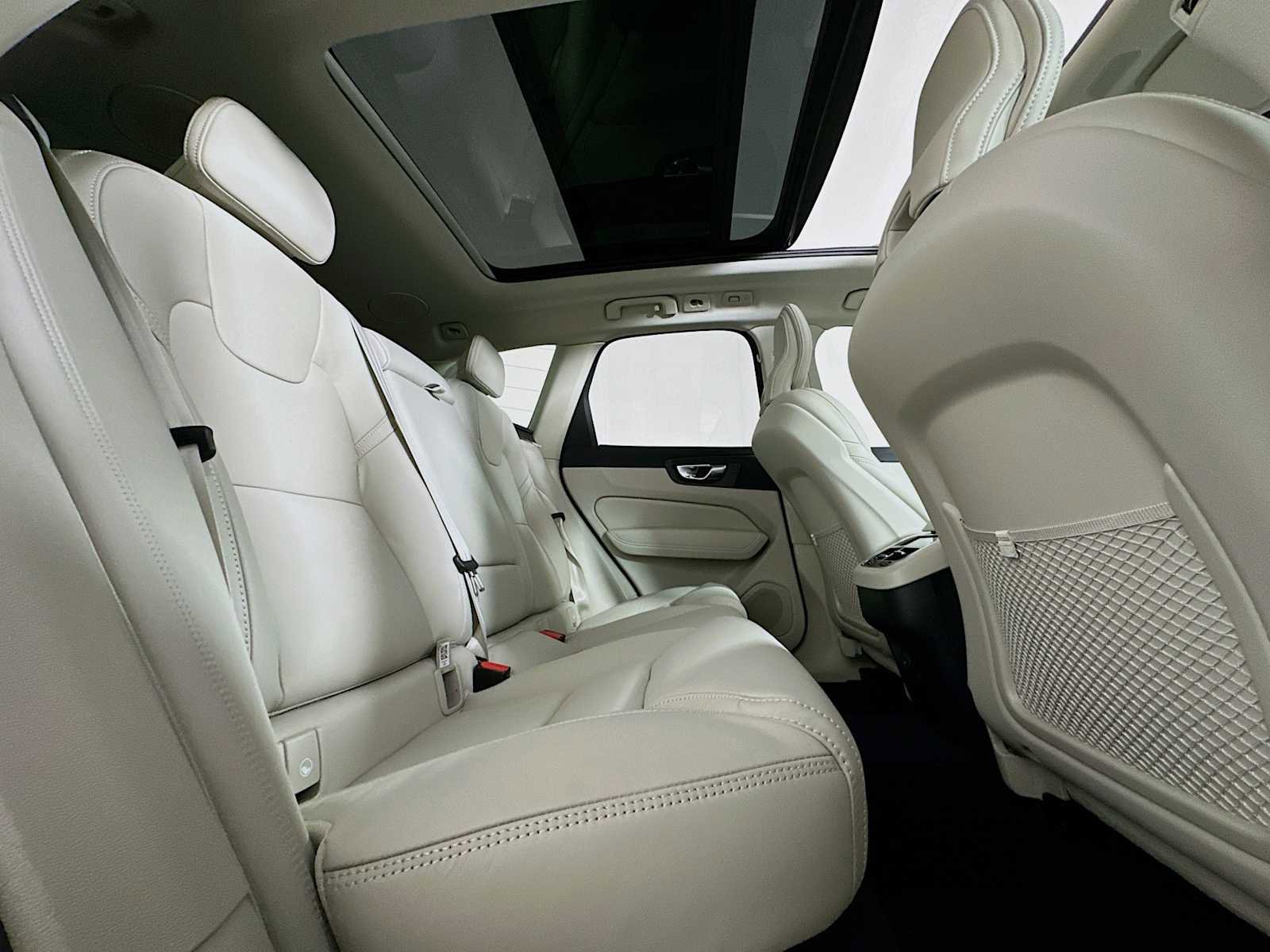 New 2026 Volvo XC60 B5 Ultra w/ Protection Package Premier image 26