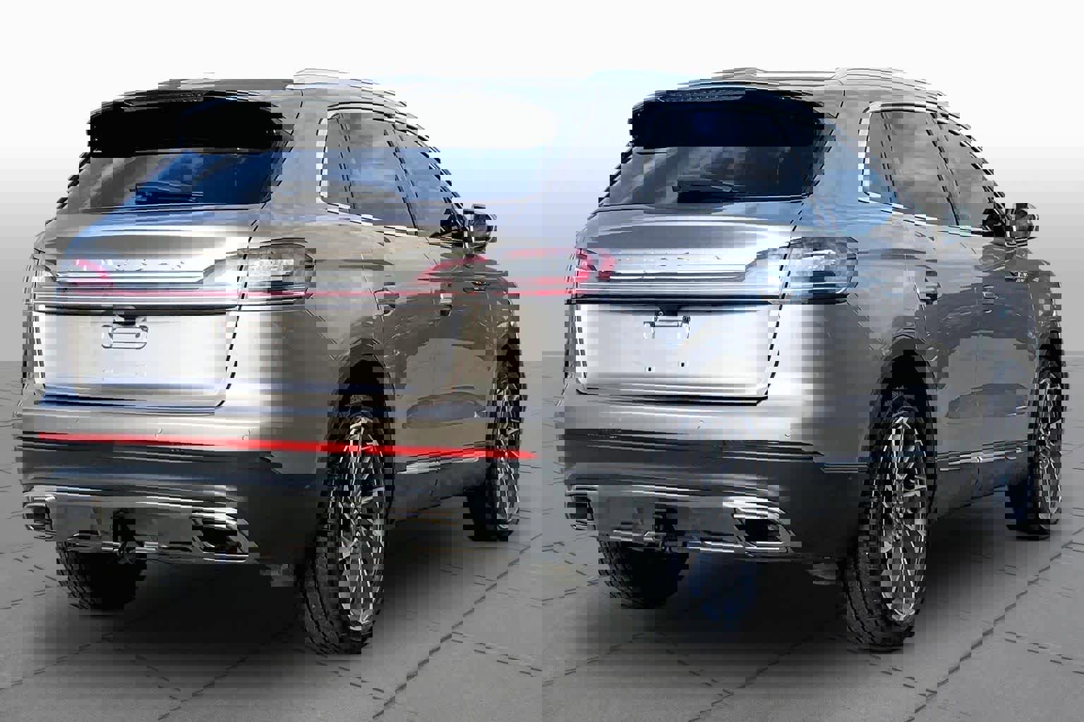 Used 2021 Lincoln Nautilus Reserve w/ Equipment Group 202A image 12