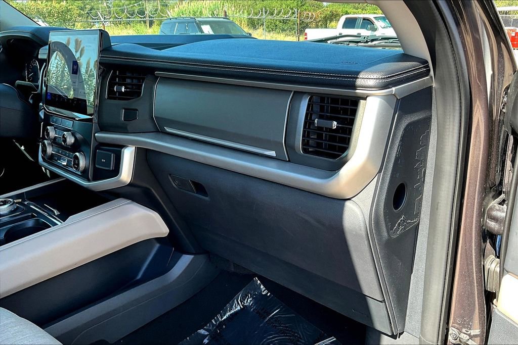 Used 2024 Ford Expedition XLT image 19