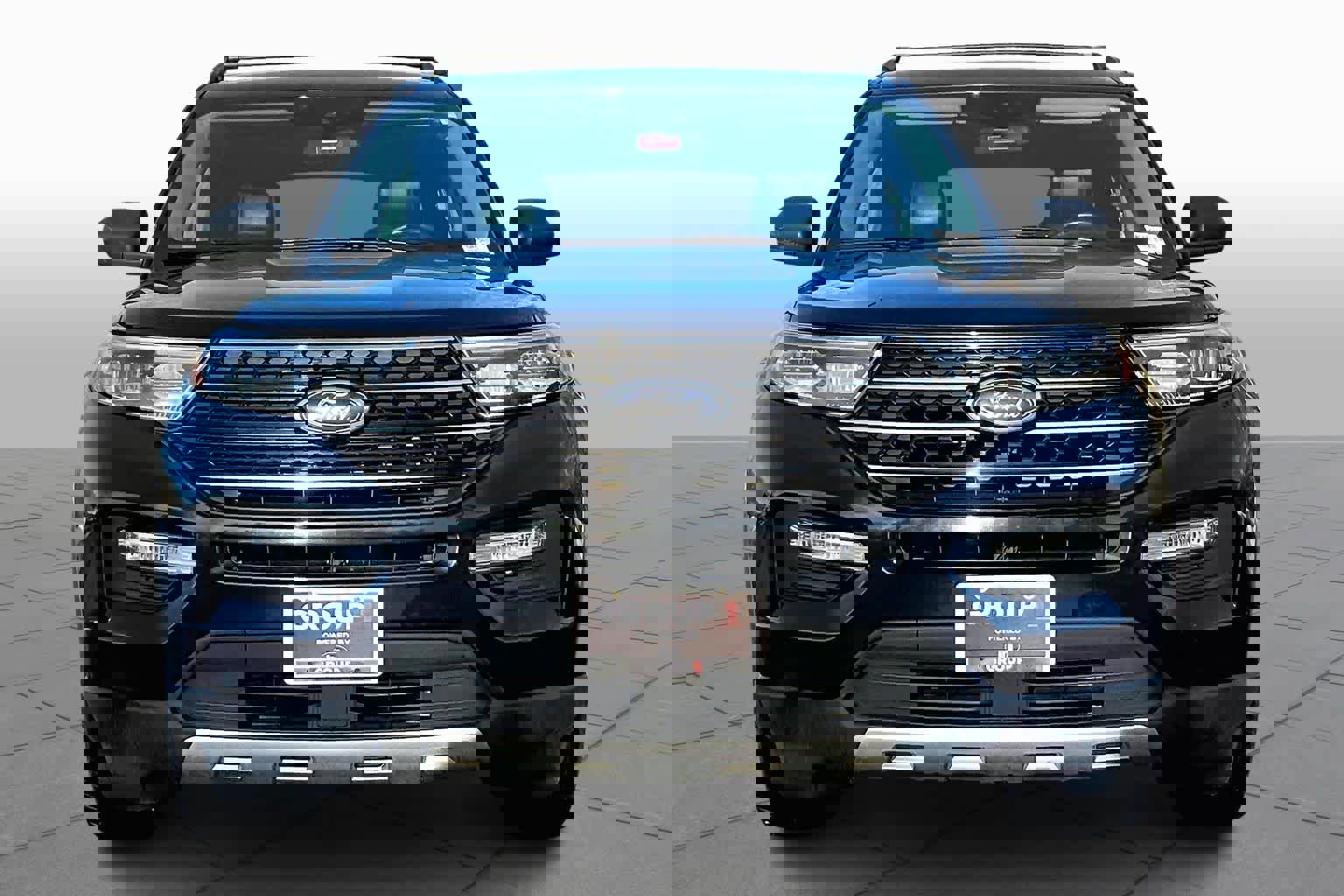 Used 2021 Ford Explorer XLT w/ Equipment Group 202A image 4