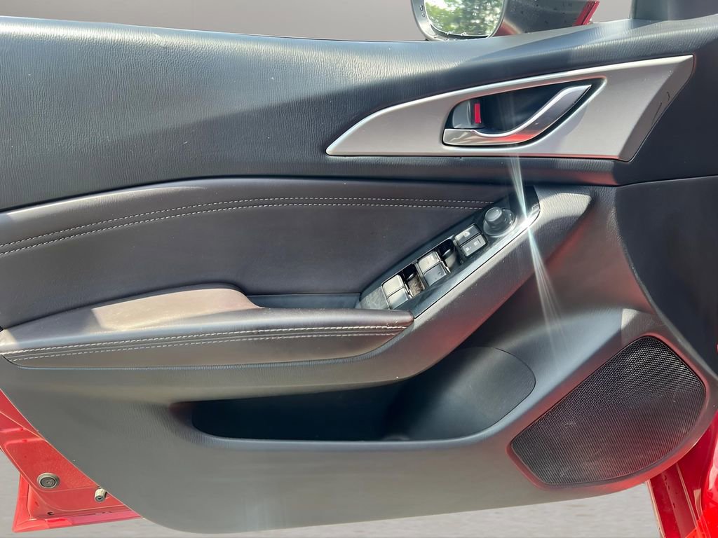 Used 2018 MAZDA MAZDA3 Touring image 23