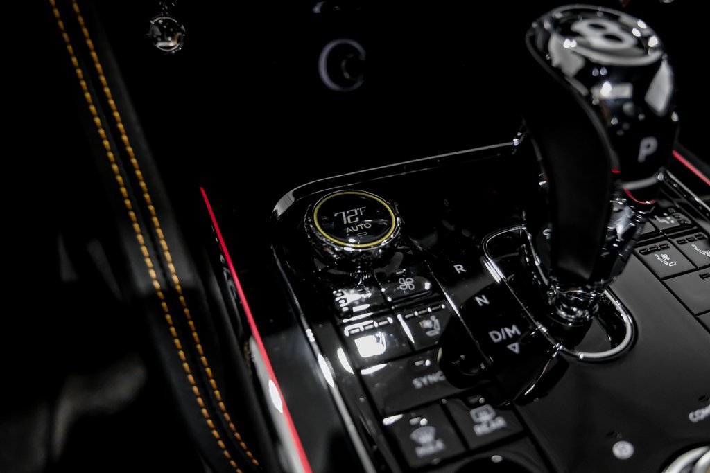 Used 2024 Bentley Flying Spur V8 image 22