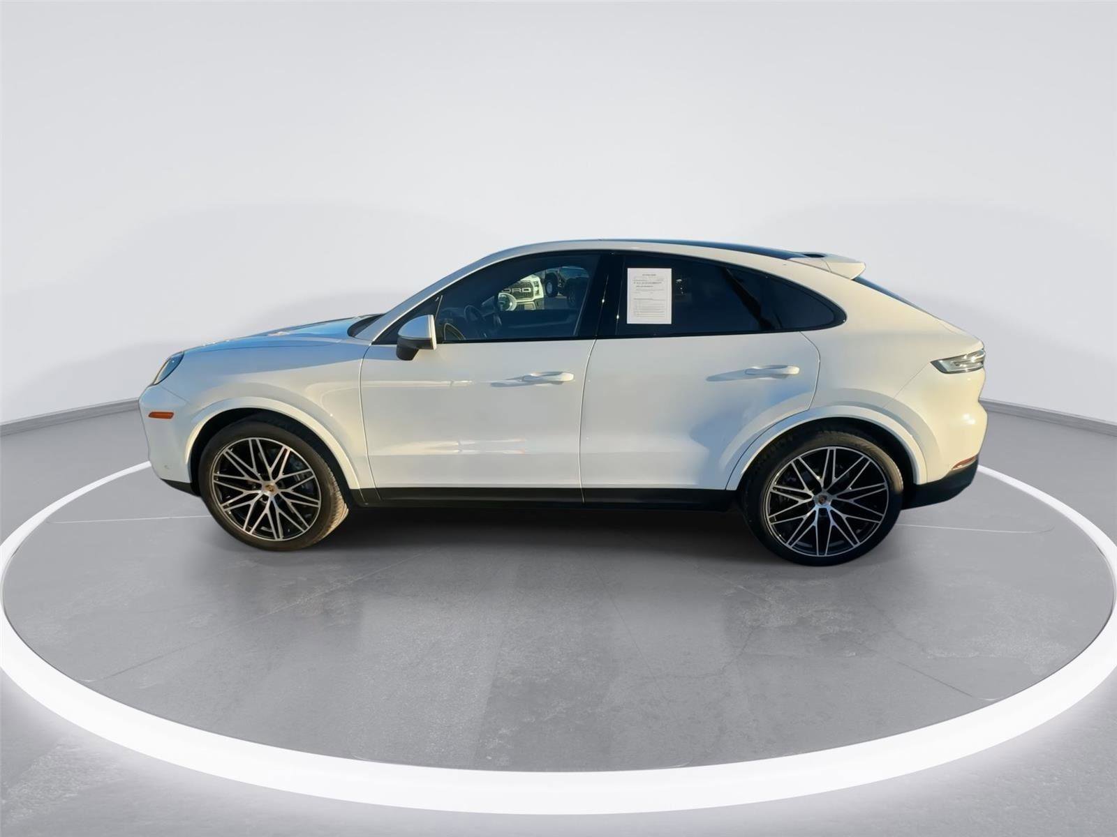 Used 2024 Porsche Cayenne Coupe image 5