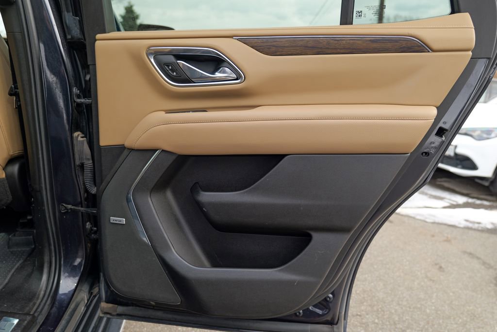 Used 2023 Chevrolet Tahoe Premier AWD/4WD image 32