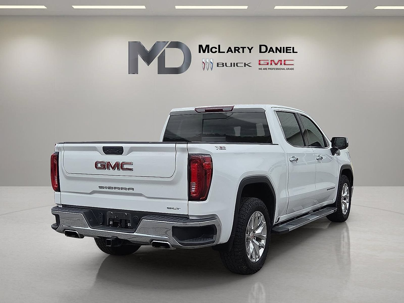 Certified 2021 GMC Sierra 1500 SLT w/ SLT Premium Package AWD/4WD image 14