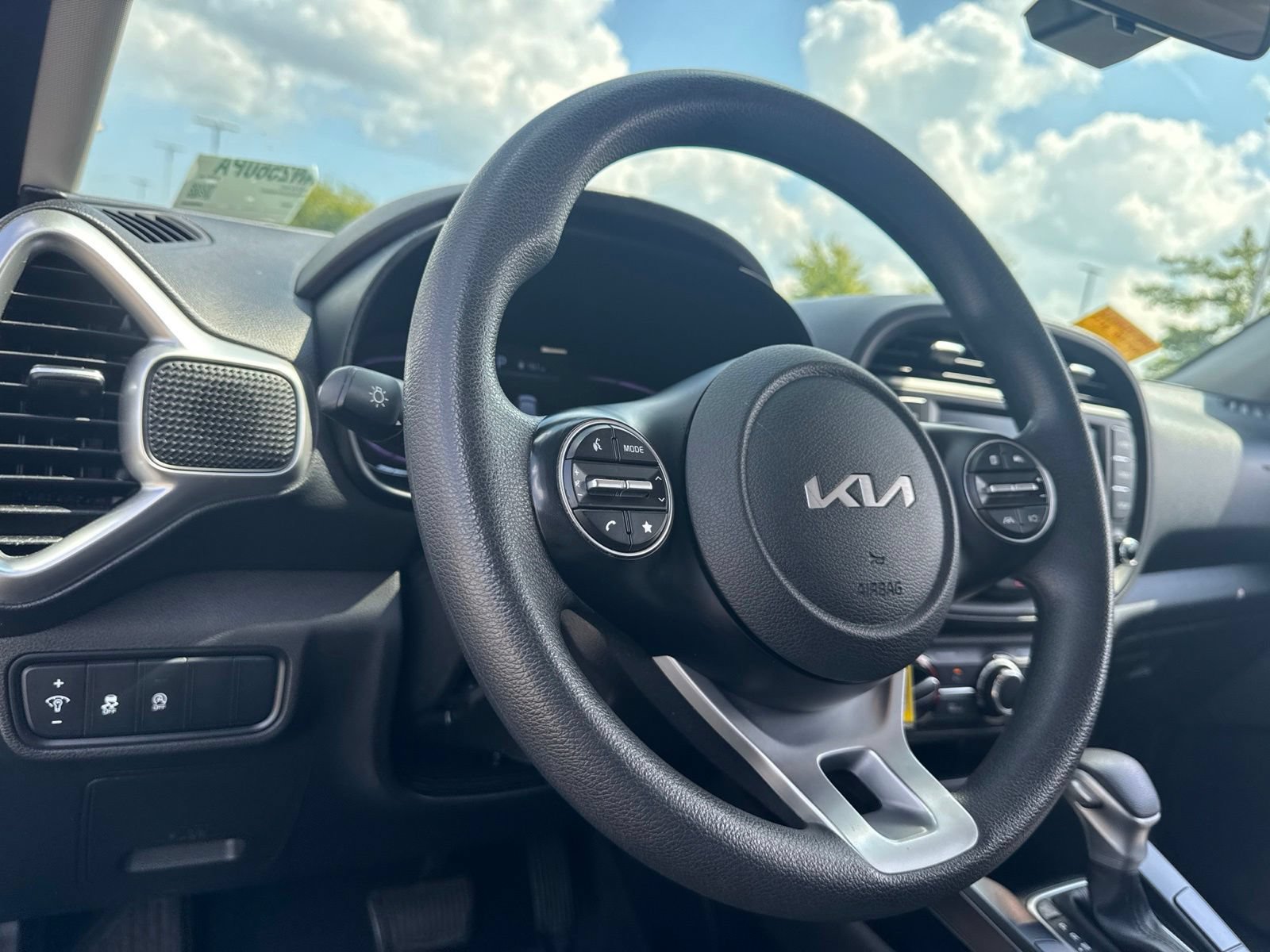 Used 2023 Kia Soul LX w/ Option Group 015 FWD image 20