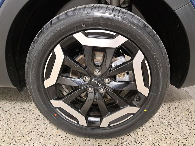 Used 2025 Kia Telluride S image 8