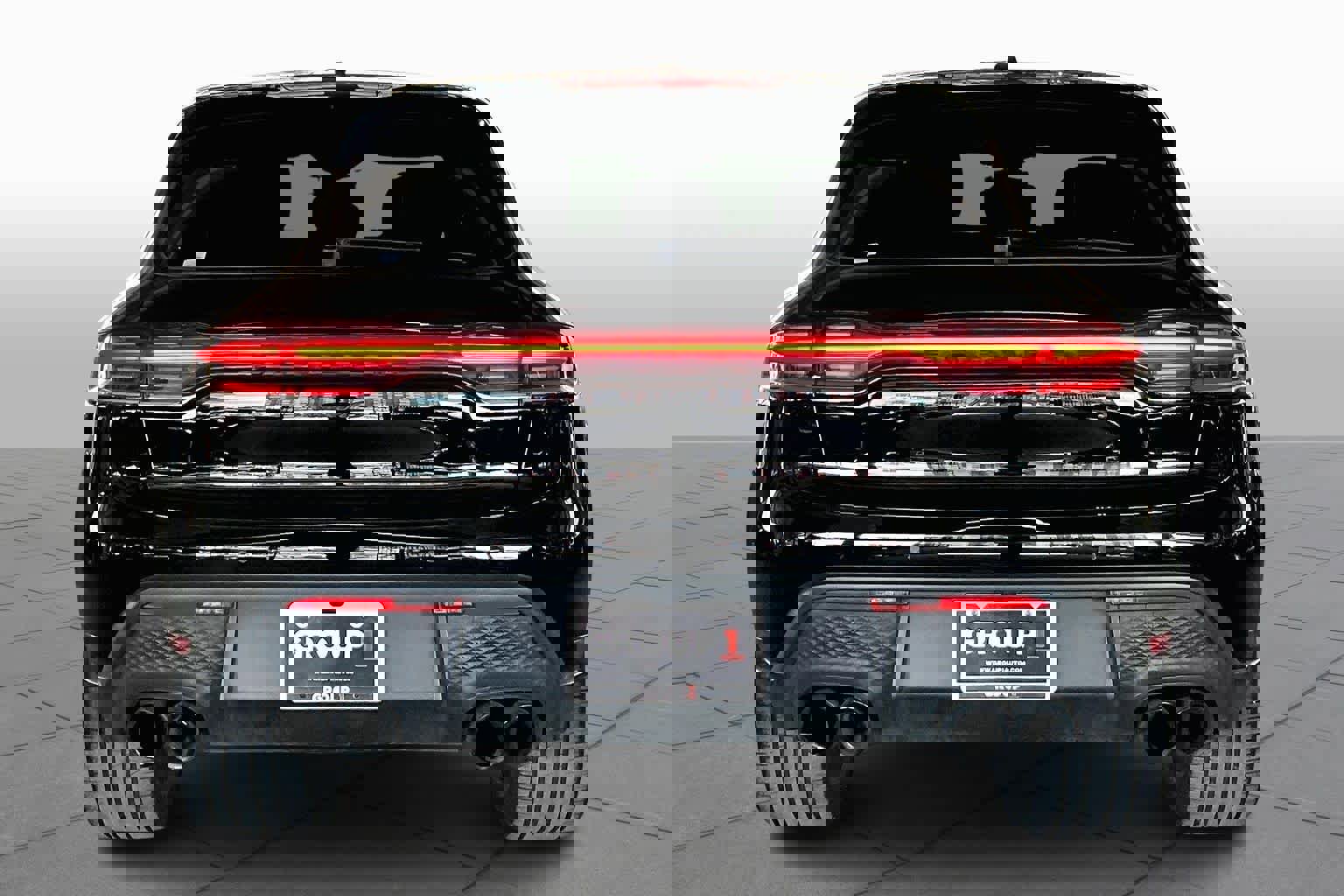 Used 2024 Porsche Macan S image 4