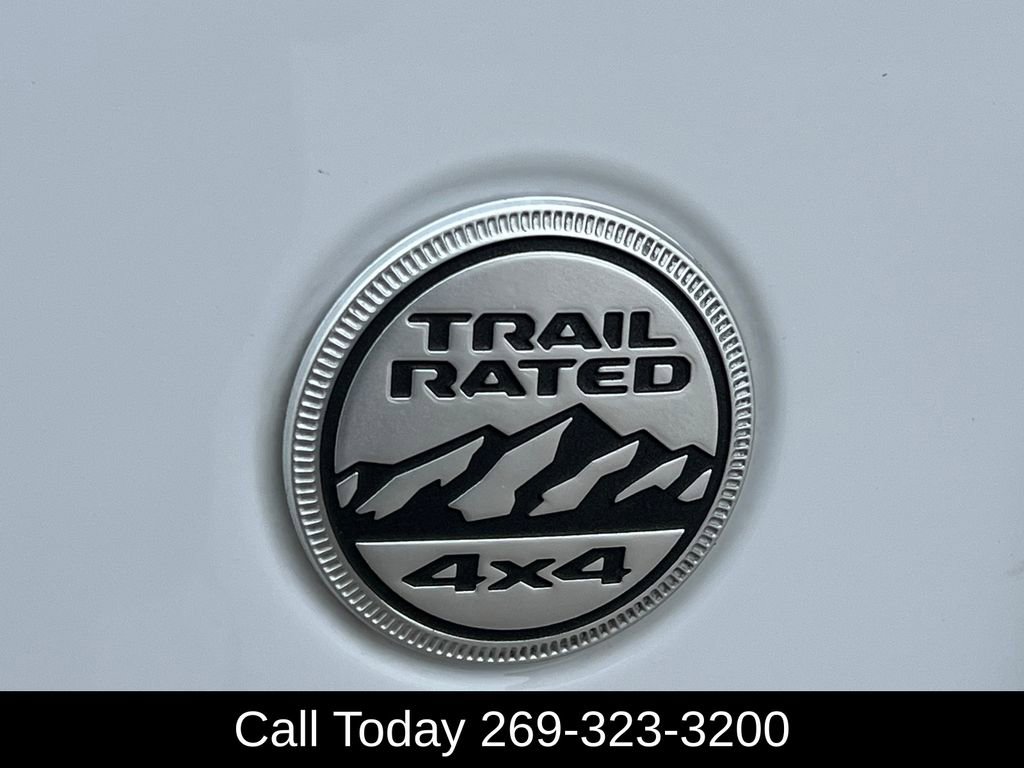 Used 2018 Jeep Wrangler Unlimited Sahara image 2