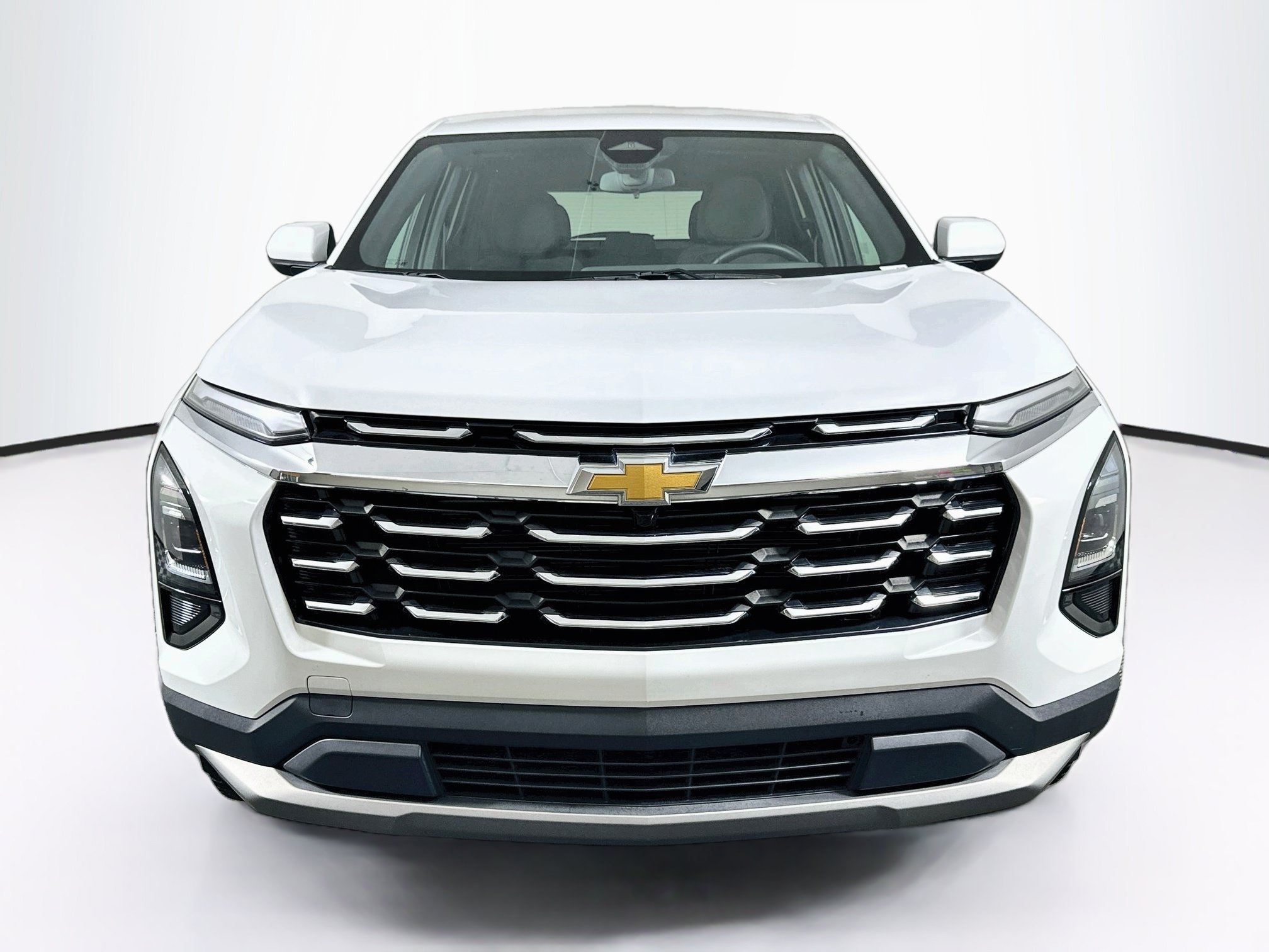Used 2025 Chevrolet Equinox LT FWD image 2