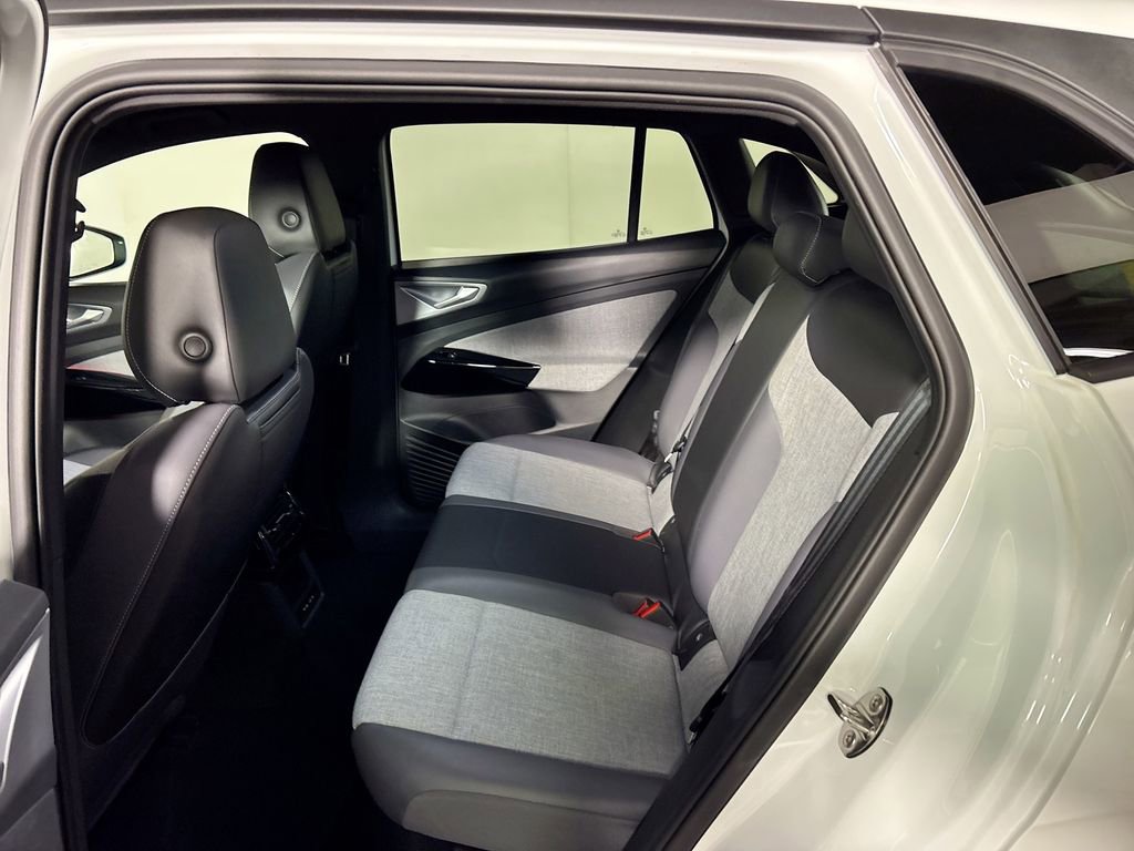 Certified 2023 Volkswagen ID.4 2WD image 20