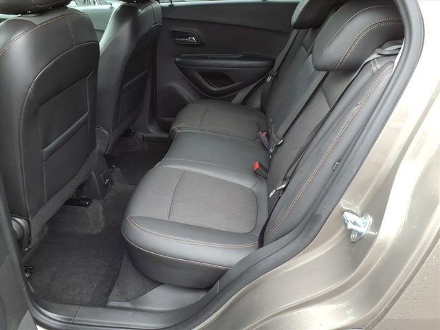 Used 2022 Chevrolet Trax LT w/ LT Convenience Package image 17