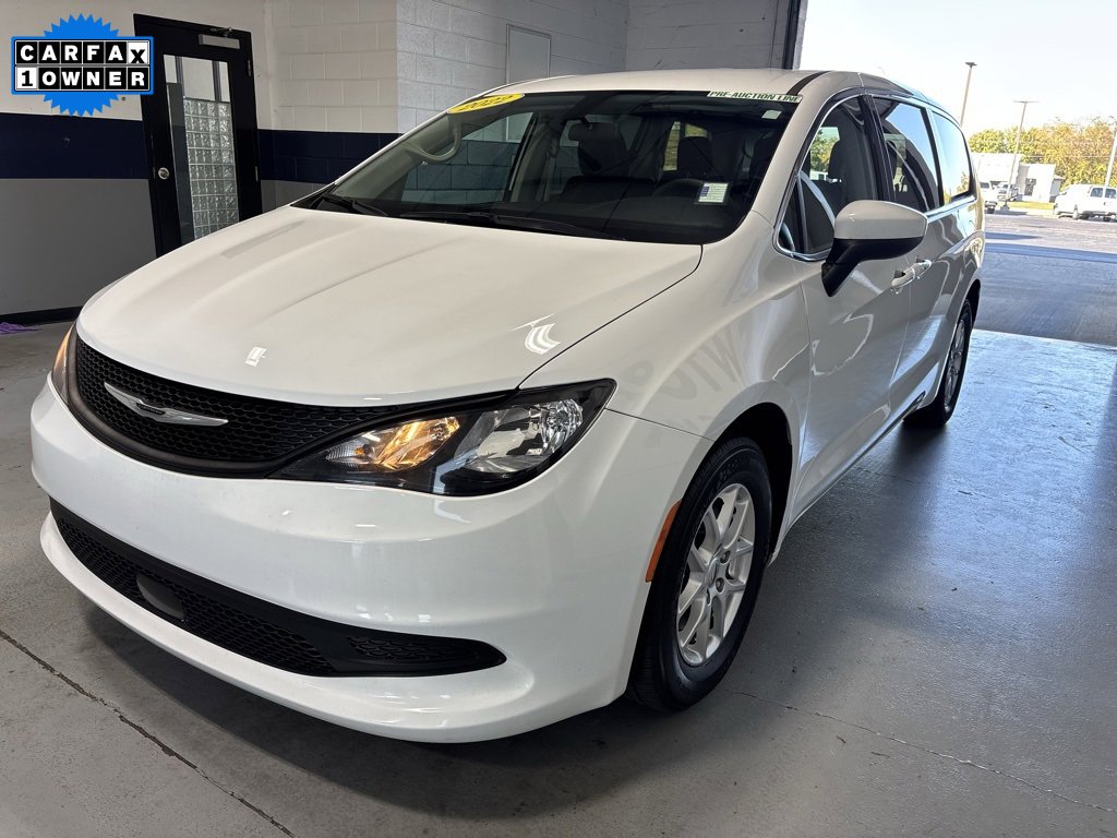 Used 2022 Chrysler Voyager LX image 34