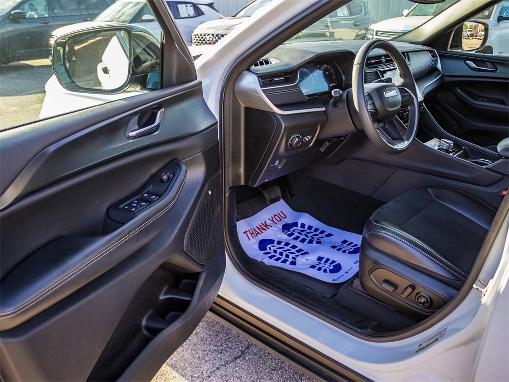 Used 2024 Jeep Grand Cherokee L Laredo image 22