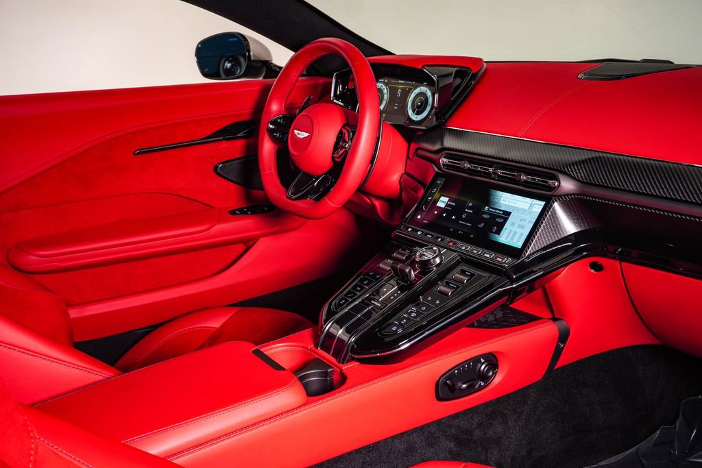Used 2025 Aston Martin V8 Vantage Roadster RWD image 16