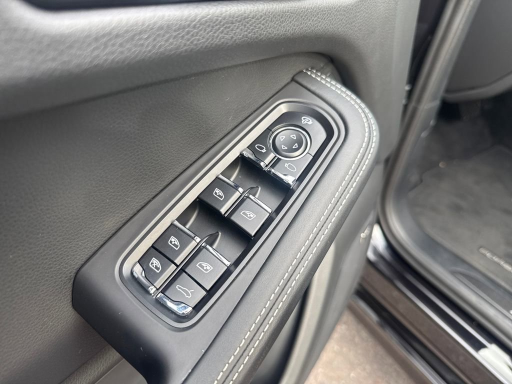 Used 2025 Porsche Macan GTS image 11