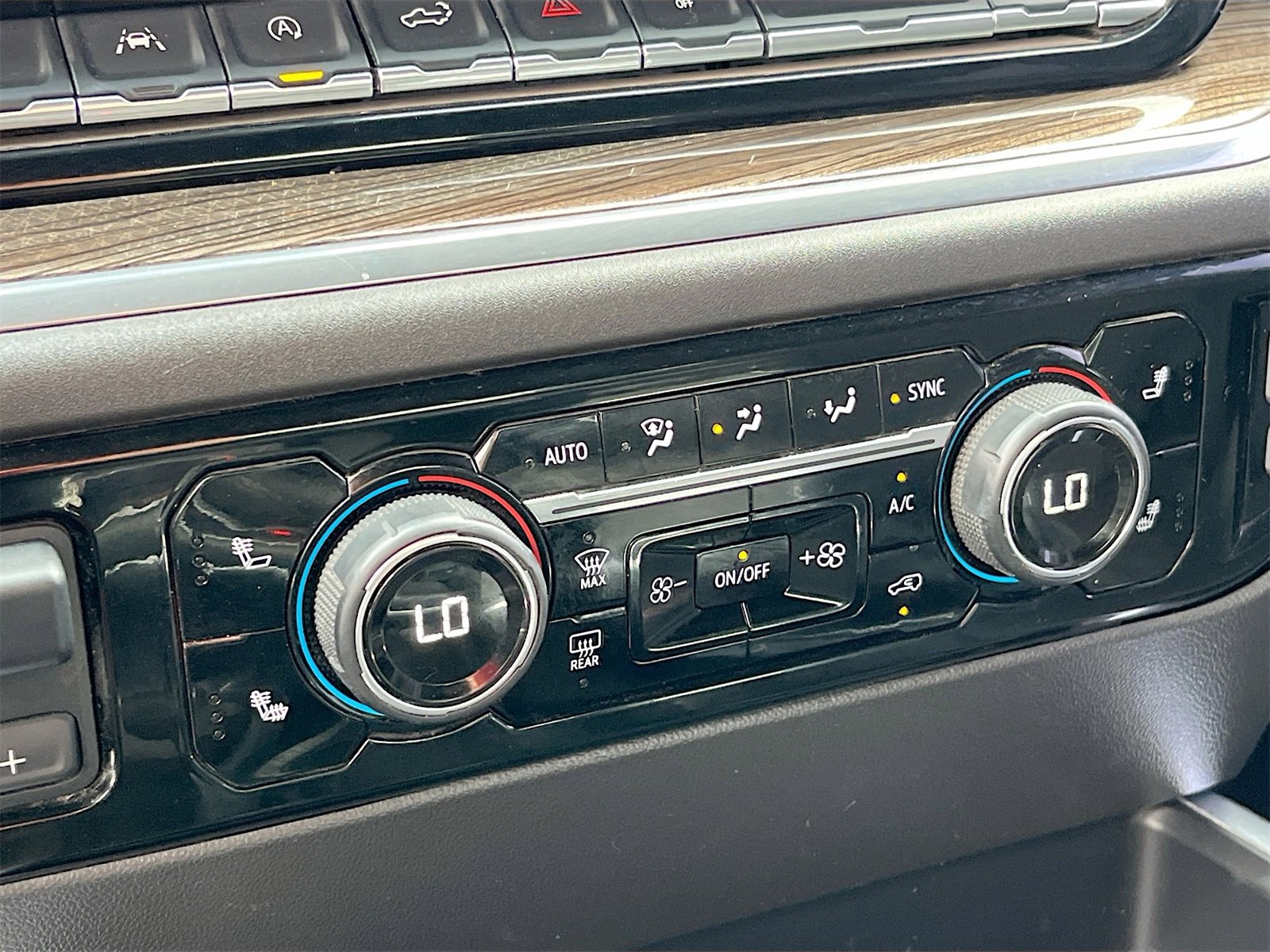 Used 2024 Chevrolet Silverado 1500 LT Trail Boss w/ Protection Package image 16