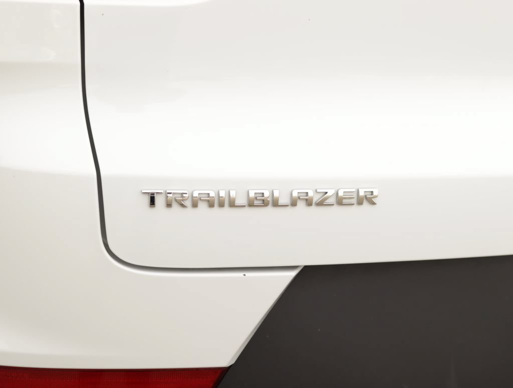 Used 2025 Chevrolet TrailBlazer LT FWD image 30