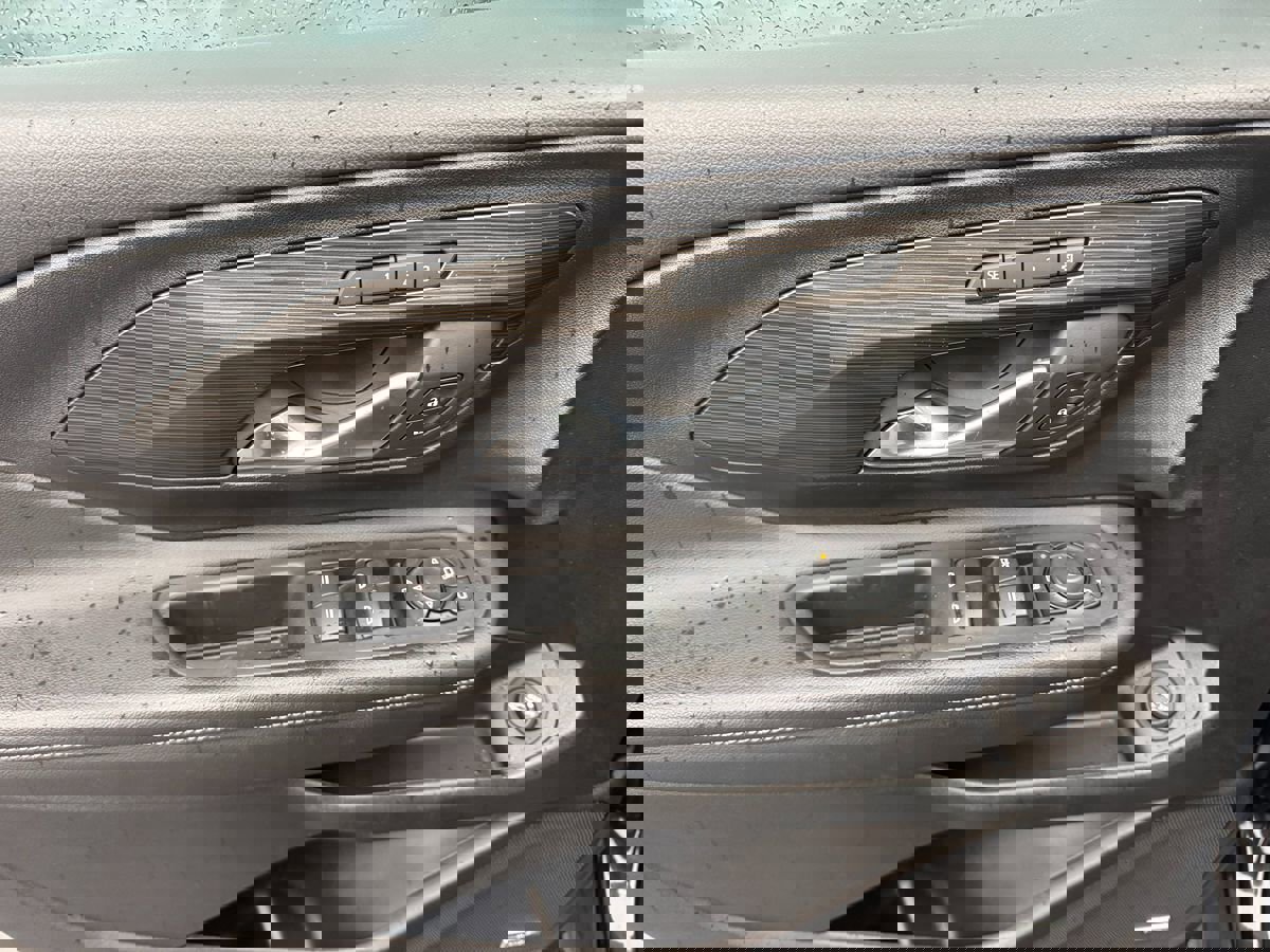 Used 2022 GMC Terrain SLT w/ Infotainment Package II image 25