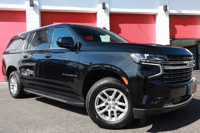 Used 2024 Chevrolet Suburban LT image 1