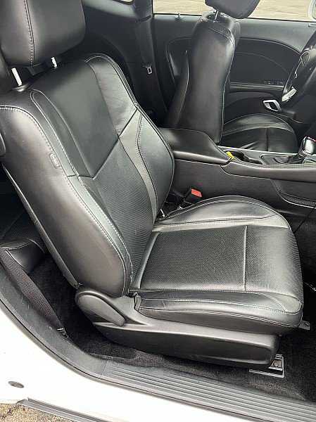 Used 2015 Dodge Challenger SXT Plus image 13