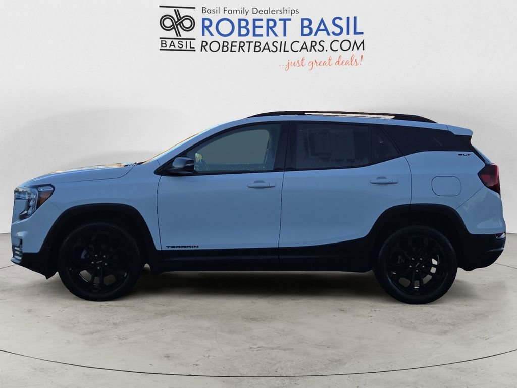 Used 2022 GMC Terrain SLT w/ Elevation Edition image 2