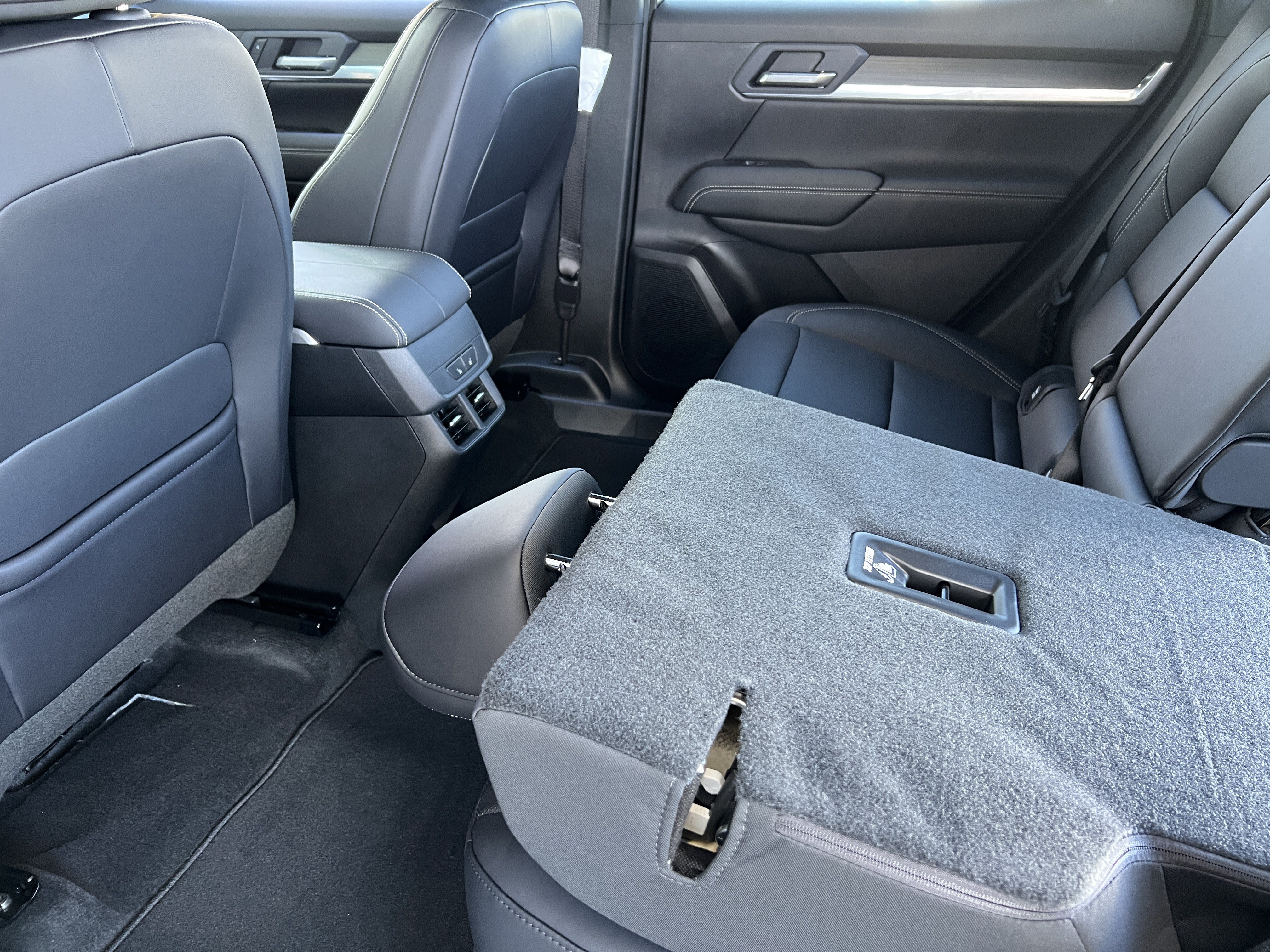 New 2027 GMC Terrain Elevation w/ Elevation Premium Package AWD/4WD image 18